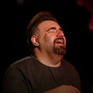 ساعت حدود پنج  